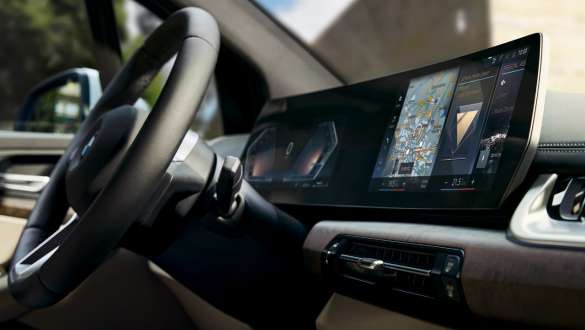 Современный дизайн интерьера BMW 2 серии Active Tourer U06 2021 BMW 2 серии Active Tourer U06 2021, интерьер кокпита с изогнутым дисплеем BMW
