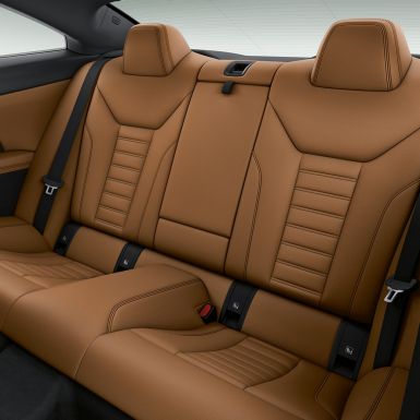 Задние сиденья BMW 4 серии Coupe G22 BMW 4 серии Coupe G22 2020 года, интерьер, спортивные сиденья сзади