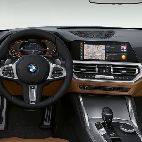 Рулевое колесо и голосовой ассистент модели BMW 4 серии Coupe G22 BMW 4 серии Coupe G22 2020 года, интерьер, рулевое колесо и голосовой ассистент