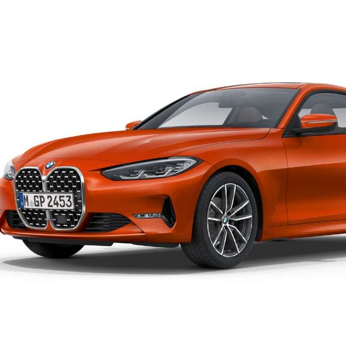 Three-quarter front view BMW 4 Series Coupé Basic equipment G22 2020 BMW 4 Series Coupé G22 2020 Basic equipment Sunset Orange metallic three-quarter front view