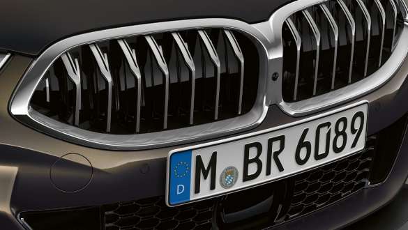 BMW M850i xDrive, Dravit Grey металлик, вид спереди, активная решетка радиатора Air Stream. BMW M850i xDrive, Dravit Grey металлик, вид спереди, активная решетка радиатора Air Stream.