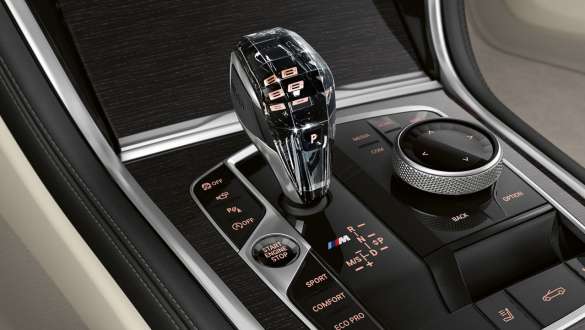 BMW M850i xDrive, Dravit Grey металлик, стеклянные аппликации CraftedClarity. BMW M850i xDrive, Dravit Grey металлик, стеклянные аппликации CraftedClarity.