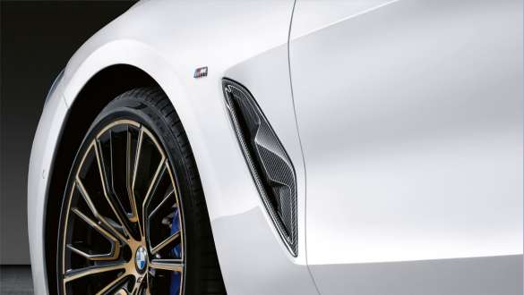 Воздуховод Air Breather M Performance из углепластика из ассортимента аксессуаров M Performance на BMW 8 серии Gran Coupé G16 LCI Facelift (рестайлинг 2022 года) Воздуховод Air Breather M Performance из углепластика из ассортимента аксессуаров M Performance на BMW 8 серии Gran Coupé G16 LCI Facelift (рестайлинг 2022 года)