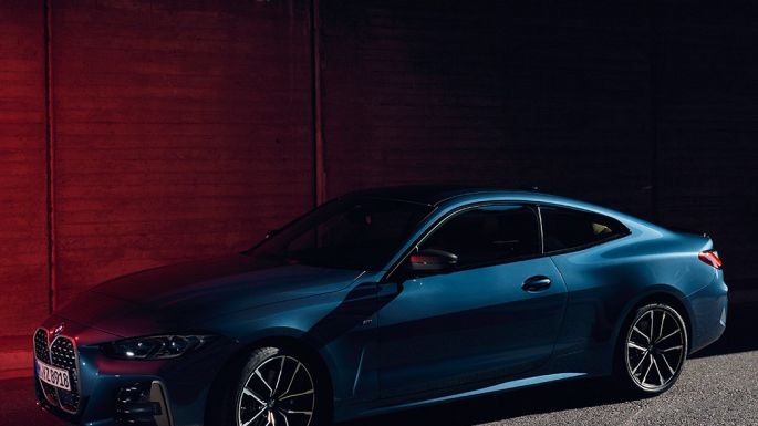 Линия крыши BMW M440i xDrive Coupe G22 (2020), вид сбоку BMW M440i xDrive Coupe G22 (2020), Синий Арктик Рэйс металлик, линия крыши, вид сбоку