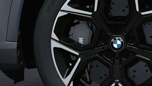 BMW X1 M35i xDrive BMW X1 M35i xDrive вид спереди