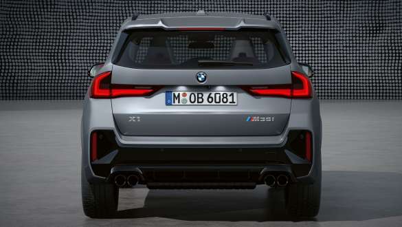 BMW X1 M35i xDrive BMW X1 M35i xDrive вид сзади