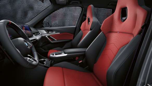 BMW X1 M35i xDrive, интерьер, сиденья M Sport BMW X1 M35i xDrive, детали интерьера, сиденья M Sport