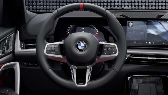 BMW X1 M35i xDrive, кожаное рулевое колесо M BMW X1 M35i xDrive, детали интерьера, кожаное рулевое колесо M