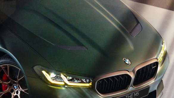 Lightweight measures BMW M5 CS F90 2021 Lightweight measures BMW M5 CS F90 2021 Frozen Deep Green metallic bonnet in carbon