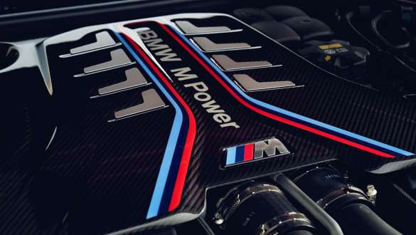 BMW M TwinPower Turbo 8-cylinder petrol engine BMW M5 CS F90 BMW M TwinPower Turbo 8-cylinder petrol engine BMW M5 CS F90 2021 close-up engine cover