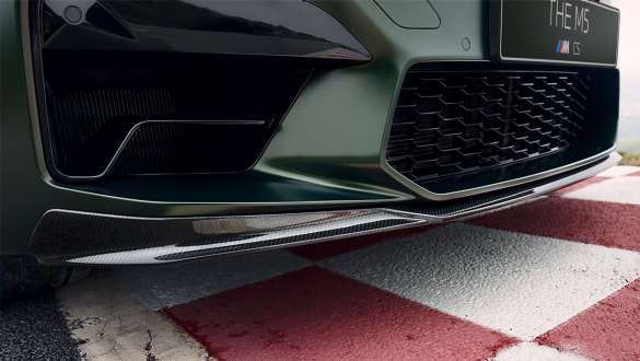M Carbon front splitter BMW M5 CS F90 2021 M Carbon front splitter BMW M5 CS F90 2021 Frozen Deep Green metallic close-up