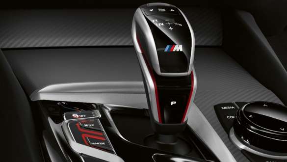 Система М BMW M5 F90 2020. Система М BMW M5 F90 LCI Facelift 2020, внутренний рычаг переключения передач