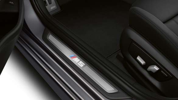 Накладки на дверные пороги с обозначением “M5” BMW M5 F90 2020. Накладки на дверные пороги с обозначением “M5” BMW M5 F90 LCI Facelift 2020