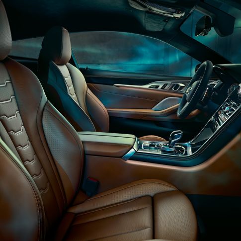 BMW M850i xDrive Coupé, салон. BMW M850i xDrive Coupé, салон с многофункциональными сиденьями из натуральной кожи BMW Individual 'Merino' Tartufo/Black.
