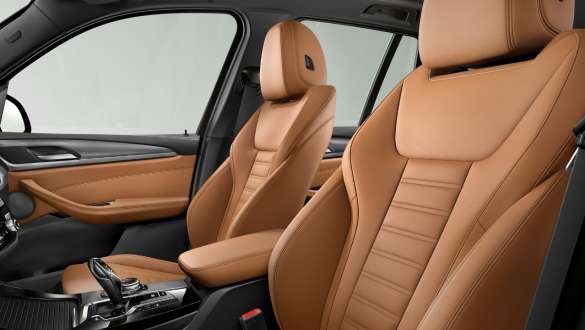 BMW X3 M40i и BMW X3 M40d, спортивные сиденья. BMW X3 M40i и BMW X3 M40d, салон, спортивные сиденья для водителя и переднего пассажира.