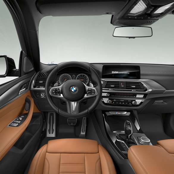 BMW X3 M40i и BMW X3 M40d, кабина. BMW X3 M40i и BMW X3 M40d, салон, кабина с кожаным рулевым колесом M и сидениями M Sport.