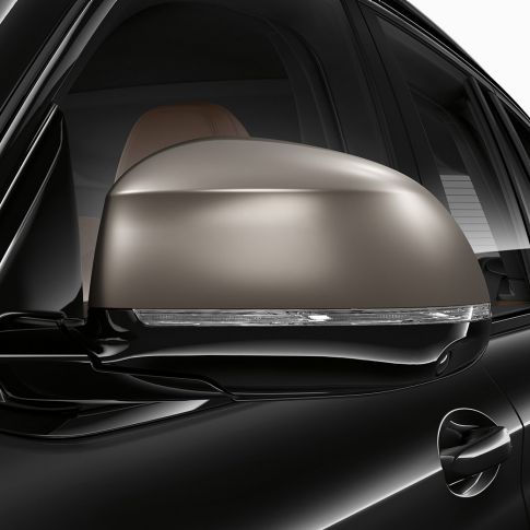 BMW X3 M40i и BMW X3 M40d, зеркала заднего вида. BMW X3 M40i и BMW X3 M40d в Black Sapphire металлик, экстерьер, оцинкованные зеркала заднего вида в Cerium Grey.