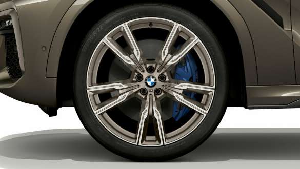 BMW X6 M50i с крупным планом легкосплавного диска G06 BMW X6 M50i, экстерьер, легкосплавные диски G06 2018 SUV