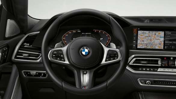 BMW X6 M50i, салон, кожаное рулевое колесо М G06 Крупный план BMW X6 M50i M50d G06 G06 2018 SUV, салон, кожаное рулевое колесо М