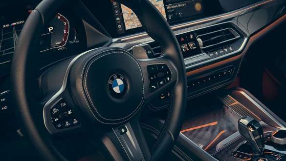 BMW X6 M50i, спортивная АКПП Steptronic G06 BMW X6 M50i G06 2018 SUV, спортивная АКПП Steptronic, копкит, кожаное рулевое колесо М