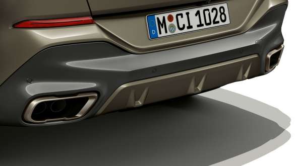 BMW X6 M50i, вид сзади с выхлопной системой M Sport BMW X6 M50i, вид сзади, выхлопная система M Sport G06 2018 SUV