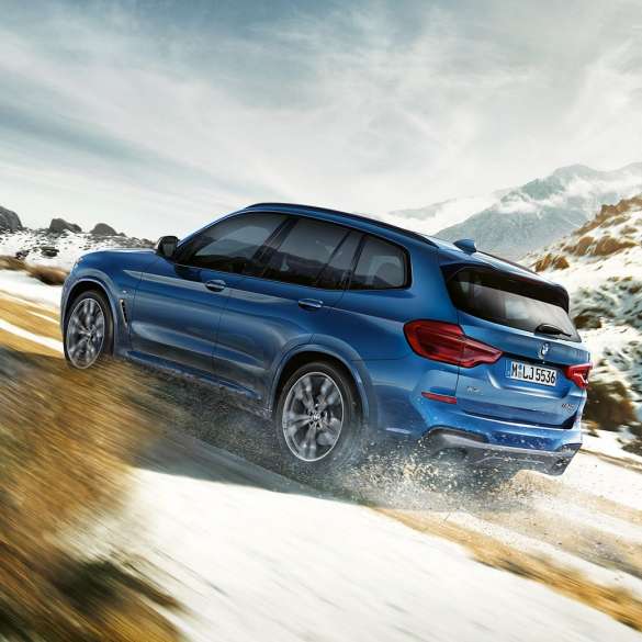 BMW X3 M40i на подъеме BMW X3 M40i на подъеме