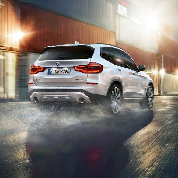 BMW X3 M40i, задний снимок с обозначением модели BMW X3 M40i, задний снимок с обозначением модели