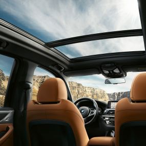 BMW X3 M40i, снимок кабины в салоне BMW X3 M40i, снимок кабины в салоне