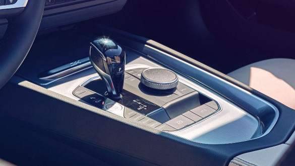 BMW Z4 Родстер спортивная трансмиссия Steptronic Спортивная трансмиссия Steptronic: Крупный план центральной консоли