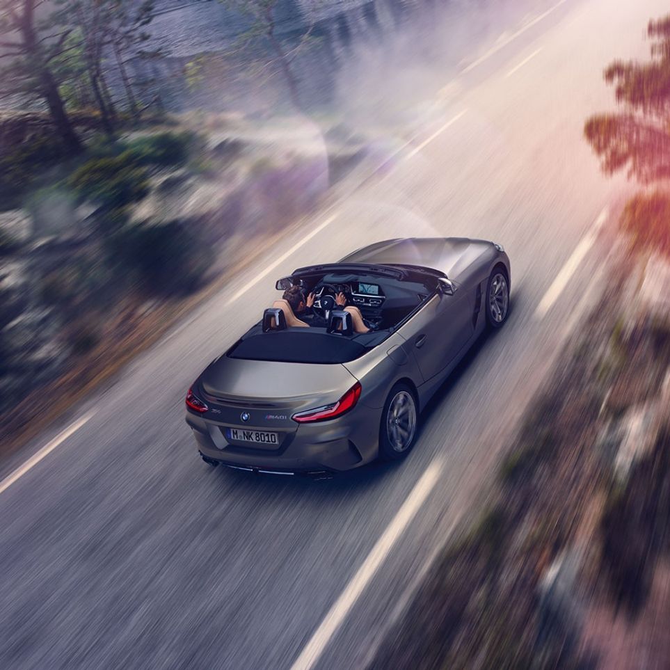 BMW Z4 Roadster сверху Серый BMW Z4 Roadster в движении сверху
