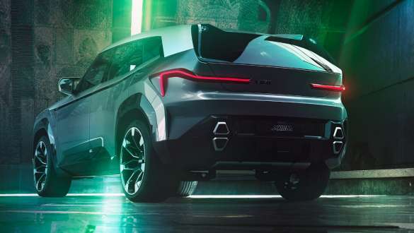 BMW Concept XM (G09), вид сзади в статике BMW Concept XM (G09), вид сзади в статике
