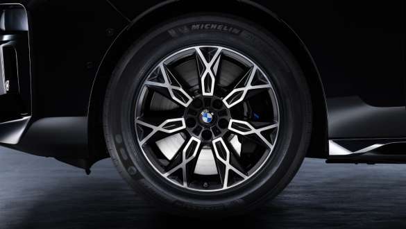 BMW 7 серии Protection (G73), 20-дюймовые легкосплавные колесные диски с шинами Runflat