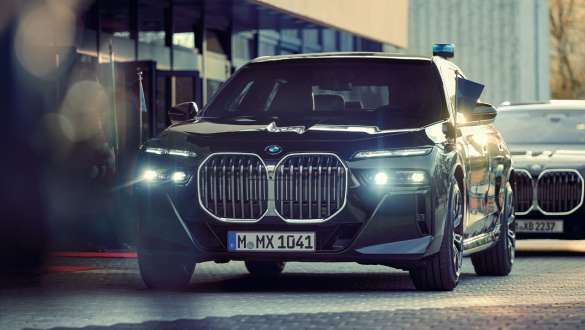 BMW 7 серии Protection (G73), вид спереди