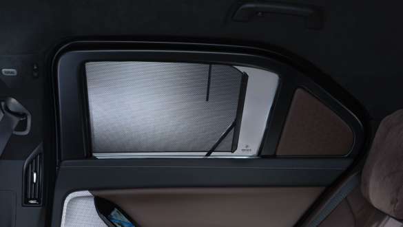 BMW 7 серии Protection (G73), интерьер — солнцезащитная шторка