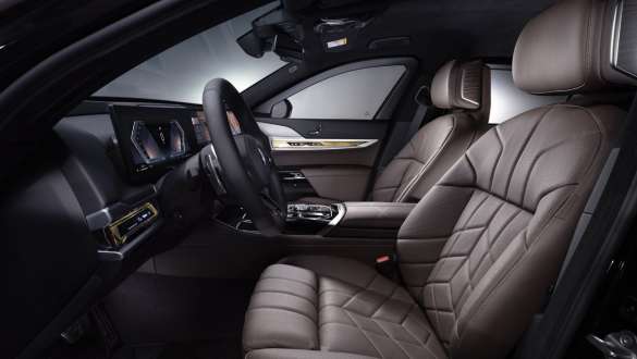 BMW 7 серии Protection (G73), интерьер — многофункциональные сиденья