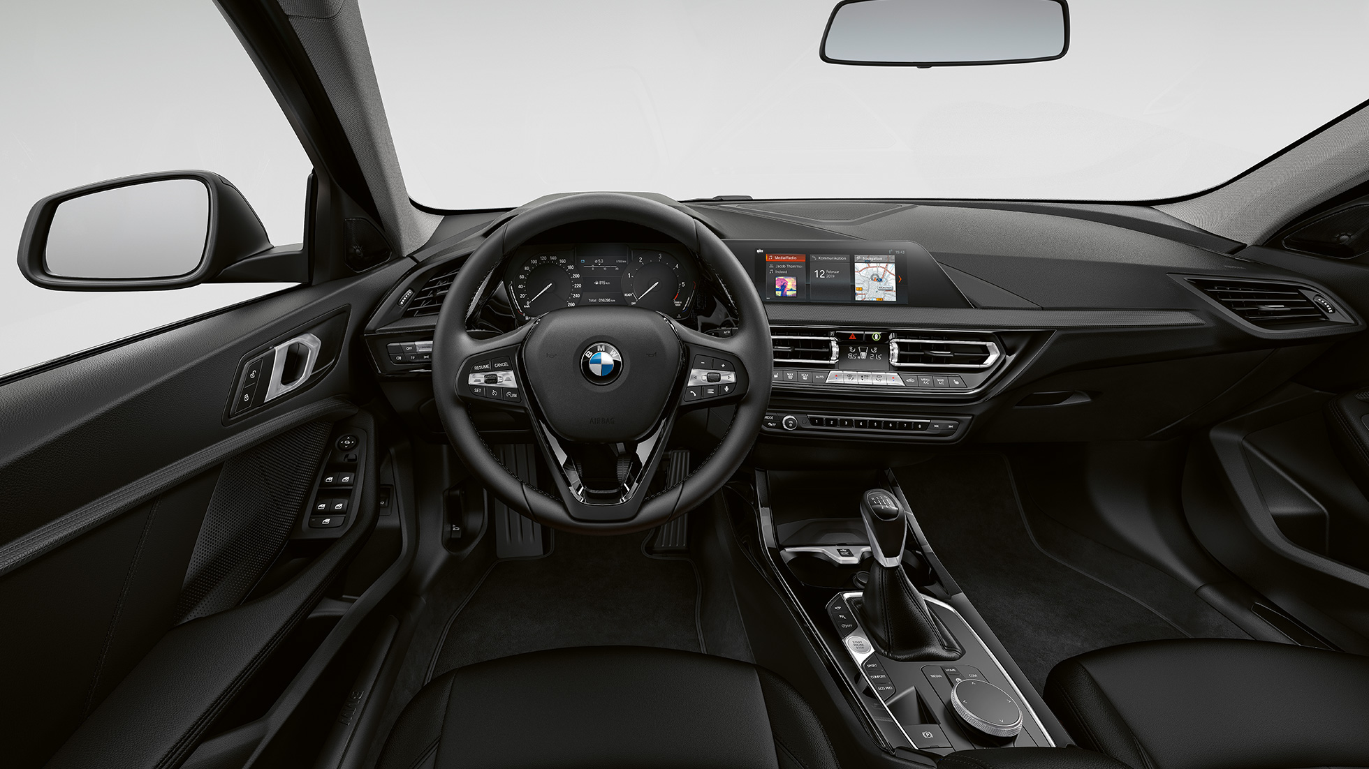 Кожаное рулевое колесо. BMW 1 серии модель Advantage, кабина с кожаным рулевым колесом.