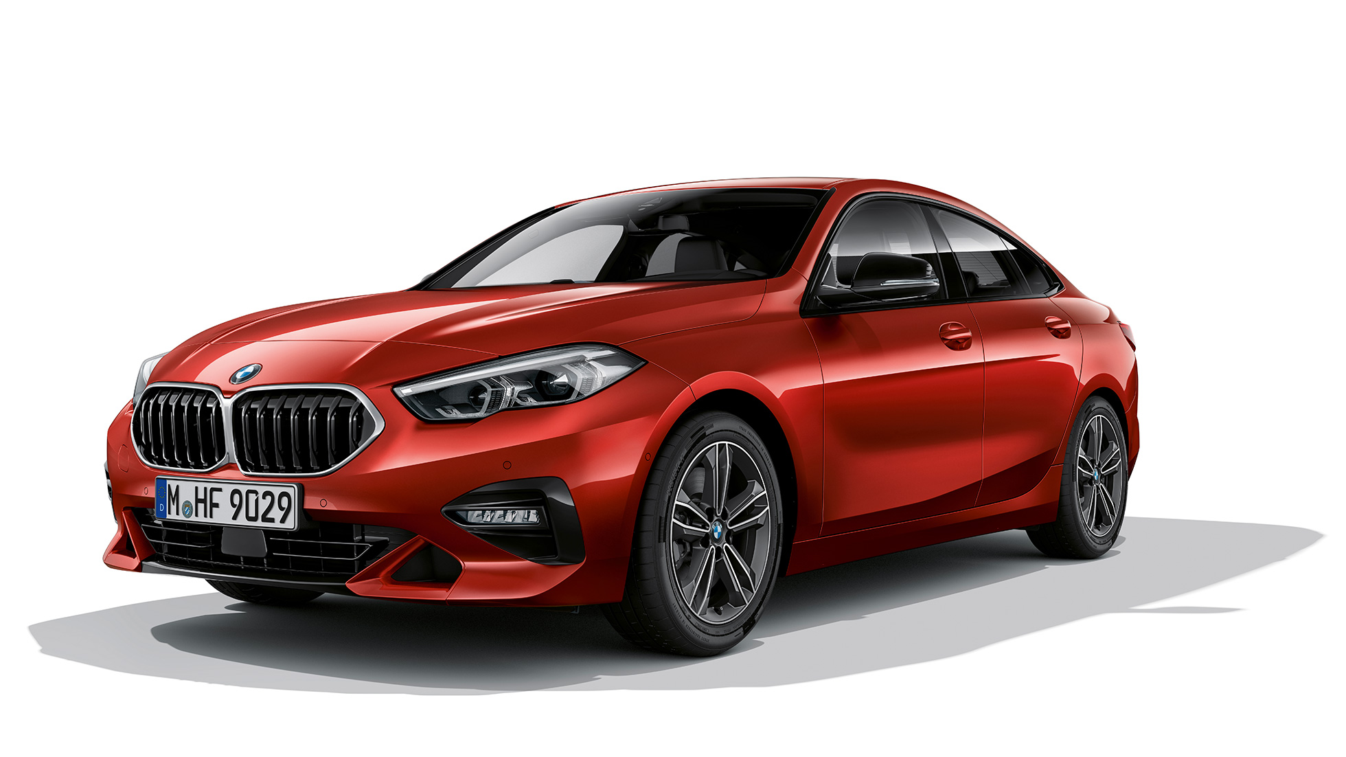 Решетка радиатора BMW BMW 2 серии Gran Coupe Sport Line Решетка радиатора BMW с хромированной рамой радиатора BMW 2 серии Gran Coupe Sport Line Melbourne Red F44 вид сбоку