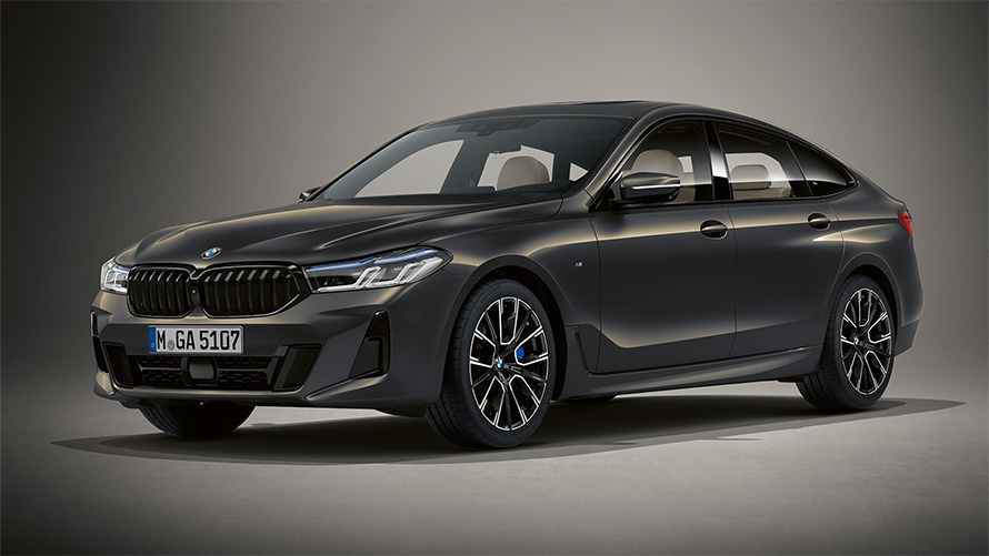 BMW 6-й серии Gran Turismo G32 2020 года в оснащении BMW Individual серого цвета Dravit Grey Metallic, вид спереди в три четверти, неподвижный