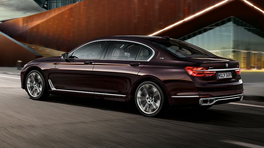 Модель BMW M760Li xDrive V12 Модель BMW M760Li xDrive V12