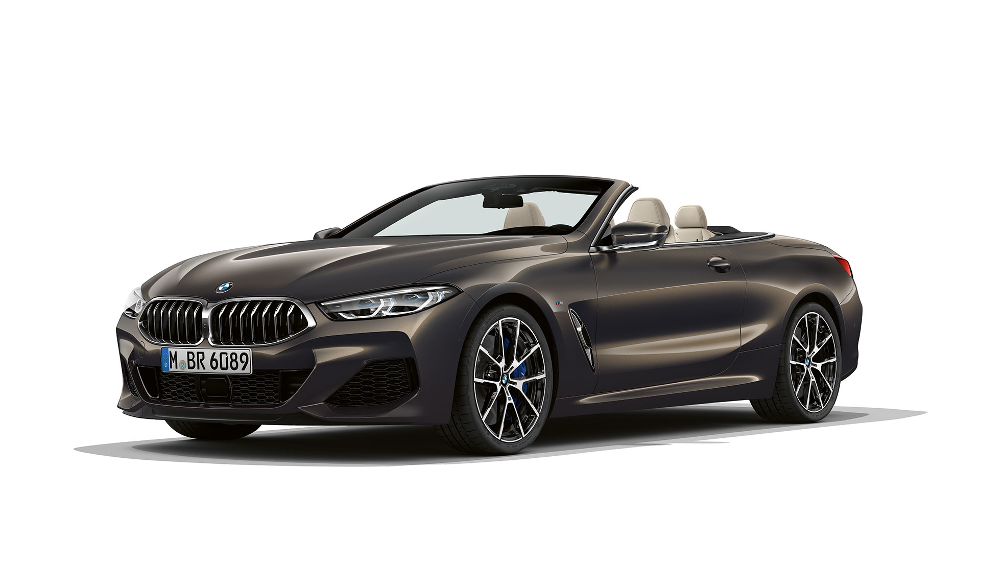 BMW M850i xDrive, Dravit Grey металлик, вид спереди с поворотом в три четверти. BMW M850i xDrive, Dravit Grey металлик, вид спереди с поворотом в три четверти.