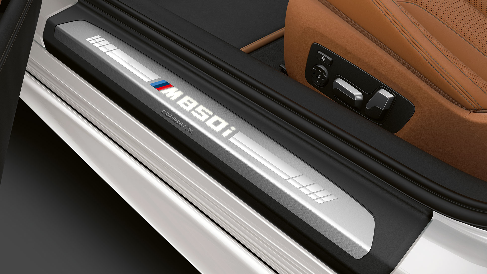 BMW M850i xDrive, металлик Белый Минерал, накладка на пороги. BMW M850i xDrive, металлик Белый Минерал, накладка на пороги.