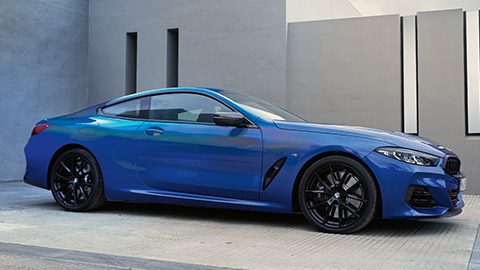 BMW 8 Серии Coupé (G15) вид спереди с поворотом в три четверти, не в движении BMW 8 Серии Coupé (G15) вид спереди с поворотом в три четверти, не в движении