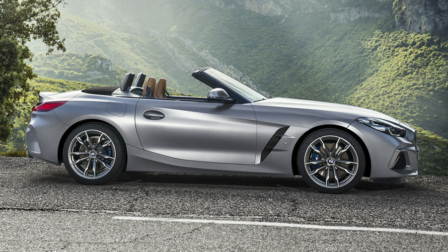 BMW Z4 M40i Roadster, вид сбоку BMW Z4 M40i Roadster, вид сбоку