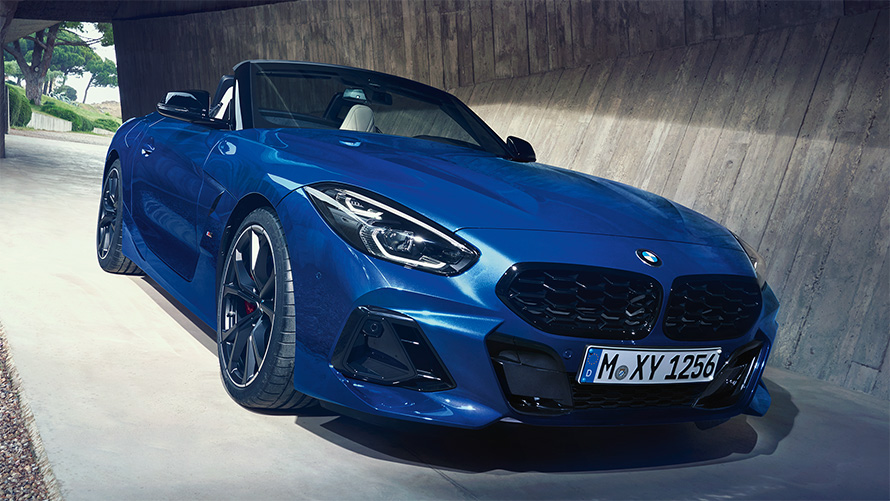 BMW Z4 M40i G29 2022, "Синий Портимау", вид сверху с открытым мягким верхом