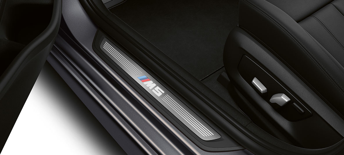 Декоративные накладки на пороги дверей с логотипом "М5" BMW M5 Competition F90 LCI Facelift 2020, интерьер Декоративные накладки на пороги дверей с логотипом "М5" BMW M5 Competition F90 LCI Facelift 2020, интерьер