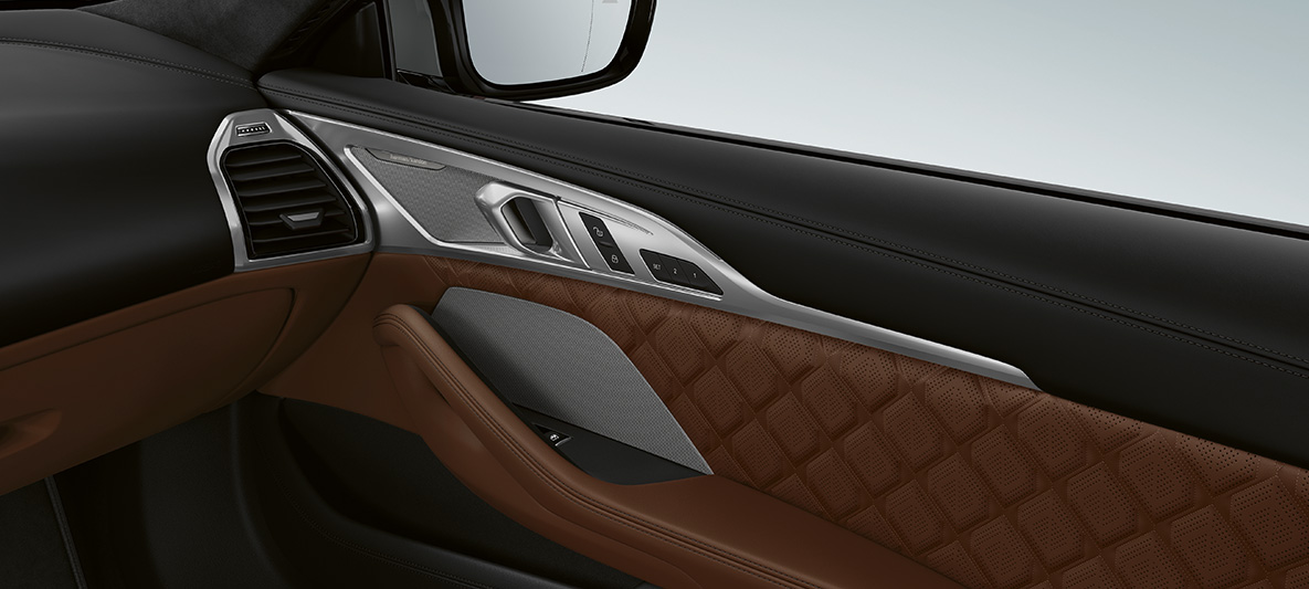 Bowers & Wilkins Diamond Surround Sound System. BMW M8 Coupé, салон с системой объемного звучания Bowers & Wilkins Diamond Surround.