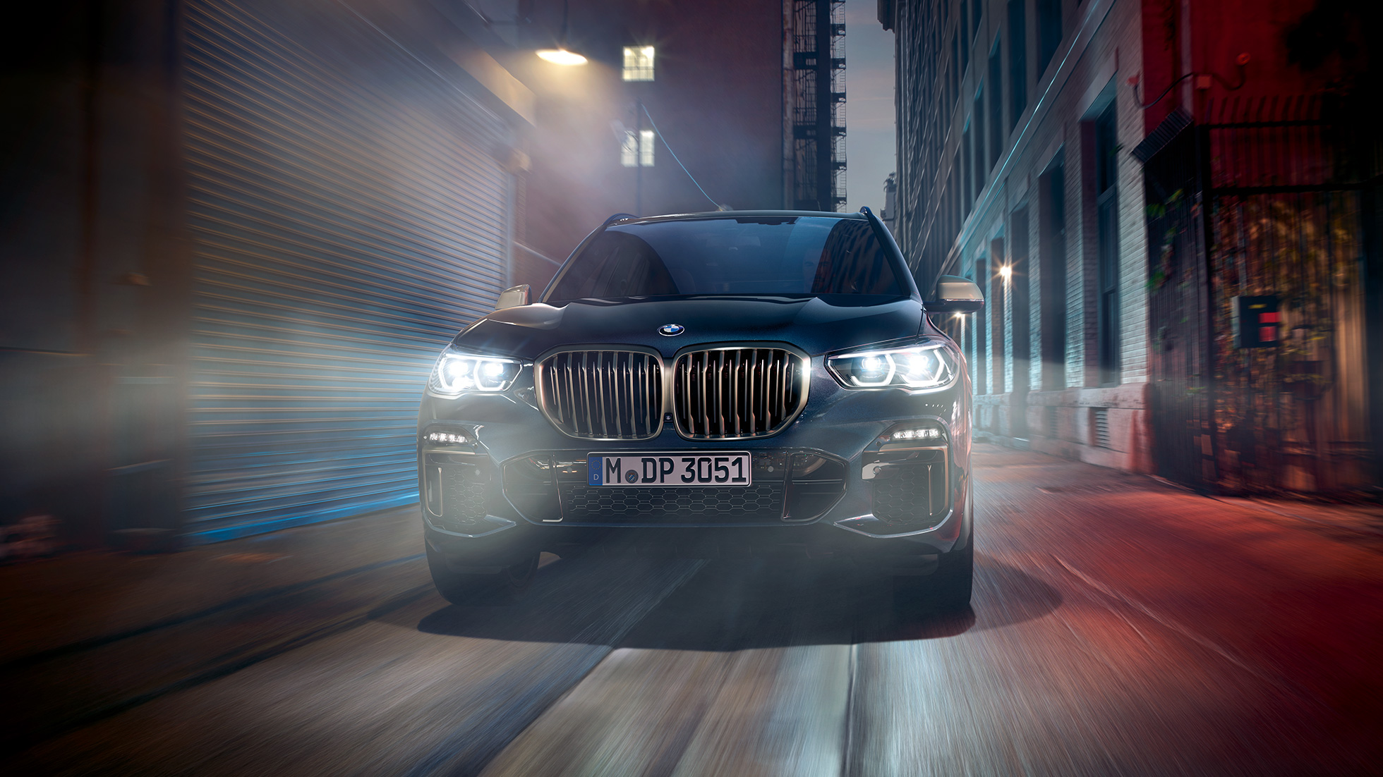 Решетка радиатора BMW X5 M50i и M50d Решетка радиатора BMW цвета Серый Церий, BMW X5 M50i и M50d G05 в черном цвете Carbon (металлик), вид спереди