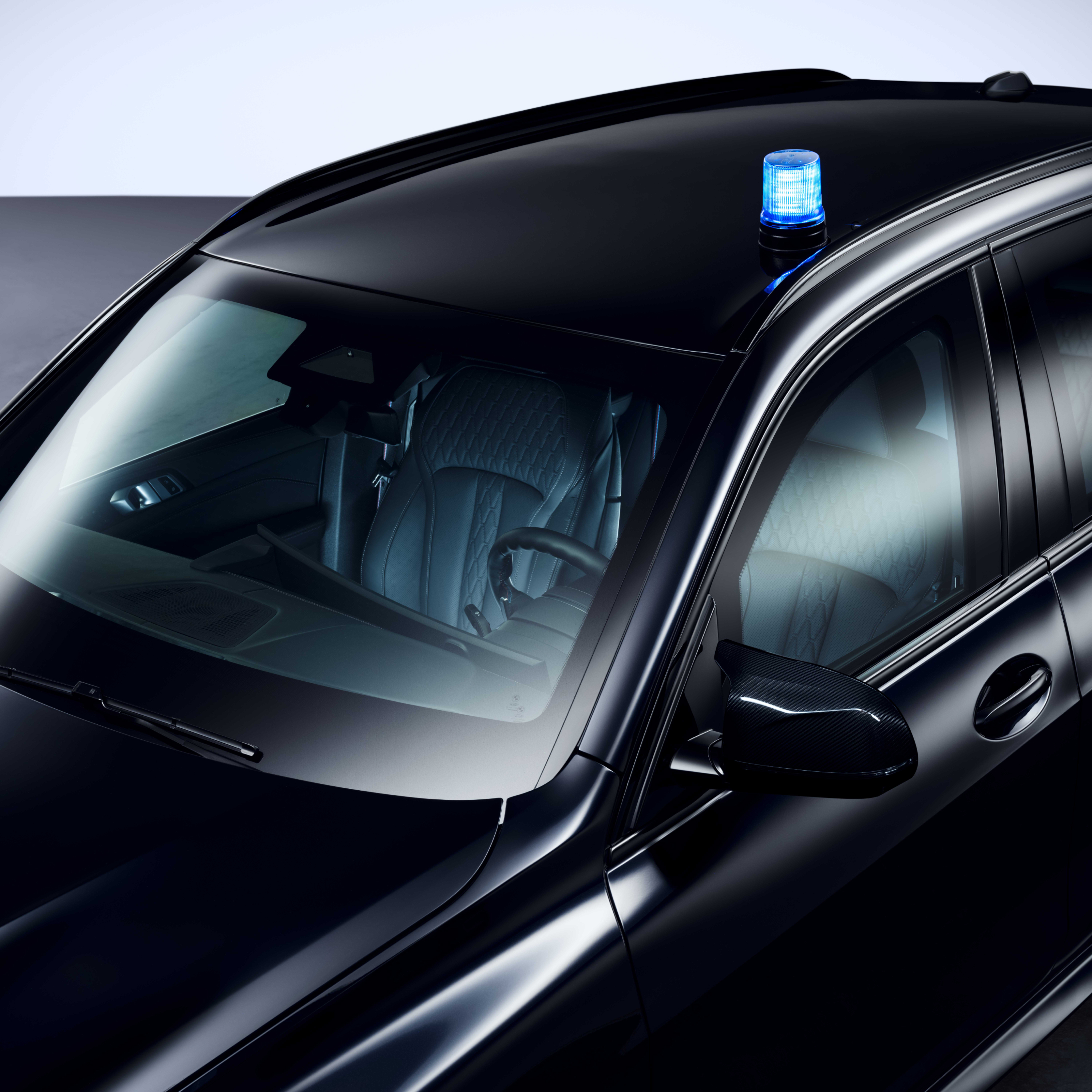 Крыша автомобиля BMW Protection со световым сигналом, крупный план