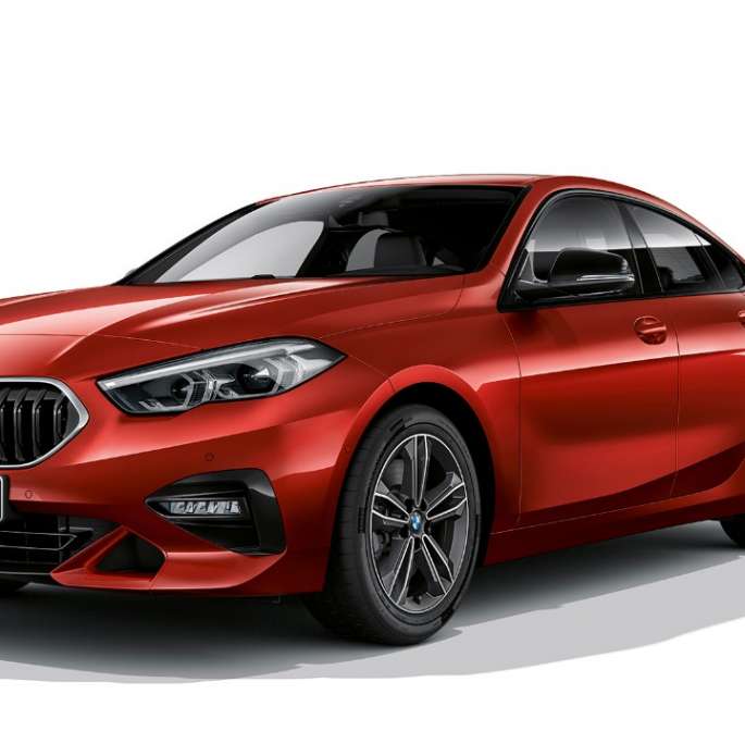 Решетка радиатора BMW с хромированной рамой радиатора BMW 2 серии Gran Coupe Sport Line Melbourne Red F44 вид сбоку 