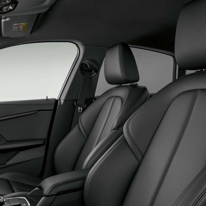 Спортивные сиденья в антраците BMW 2 серии Gran Coupé Модель Sport Line Melbourne Red F44 интерьер
